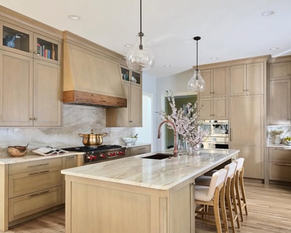 Designed to embrace every inch of space, this kitchen was designed with functional white oak cabinets that extend up to the ceiling. From panelized Sub-Zero appliances to sleek, handleless ovens, every detail enhances the clean lines and functional d