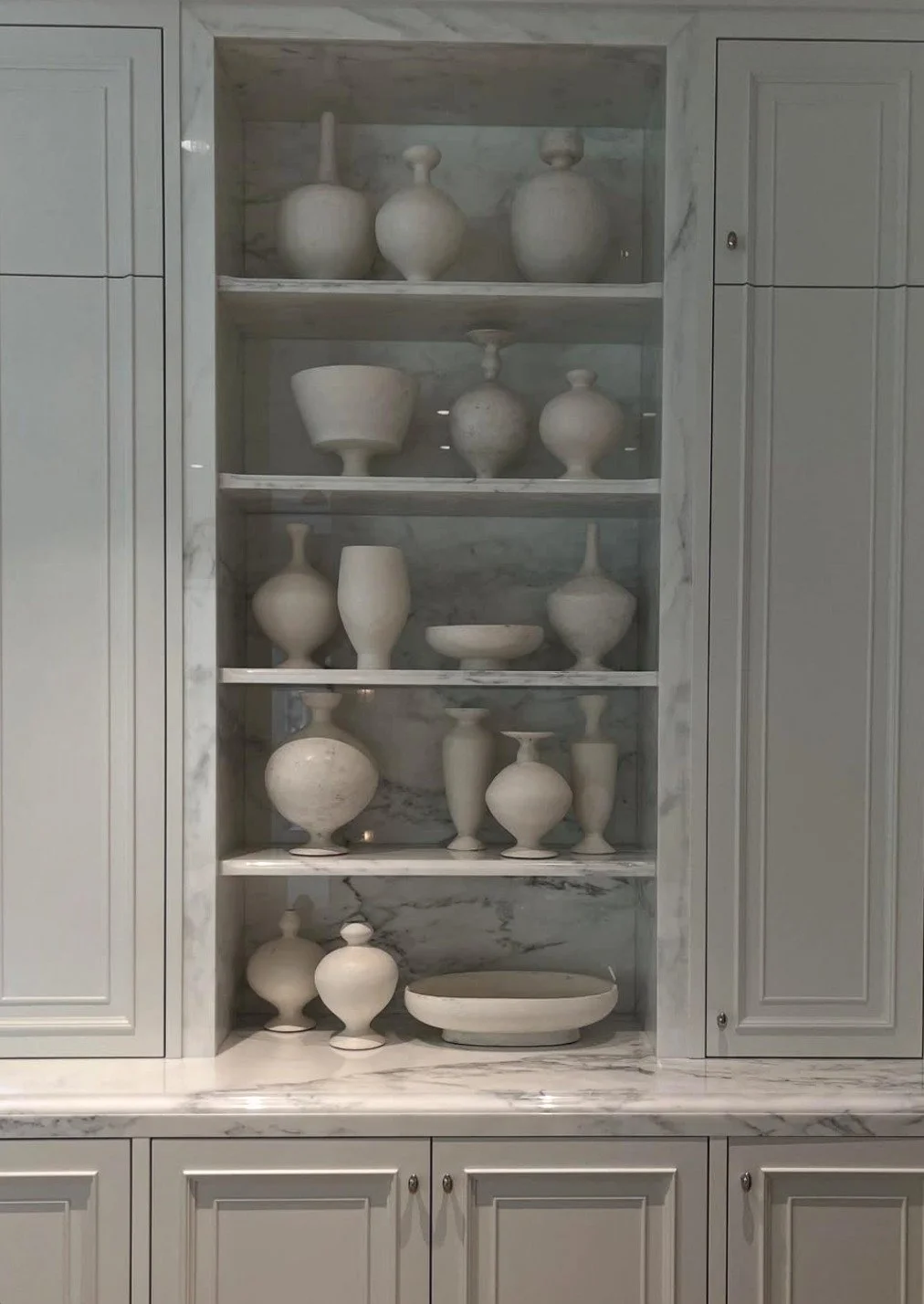 Cabinetry is more than storage. The right cabinetry is crafted to bring beauty, function, and longevity to the spaces you use most. 

Interior design: @barbarawestbrookinteriors
Cabinetry: @morgancreekcabinetco

#CustomCabinetry #AtlantaHomes #BuiltI