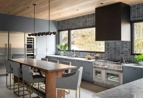 For this 2025 @atlantahomesmag Kitchen of the Year Award winner, custom cabinetry&mdash;including built-ins for both dry and cold storage&mdash;offers plenty of space for concealing clutter. 
⁠
Interior Design: Liz Shultz of @lechateauinteriors ⁠
Arc