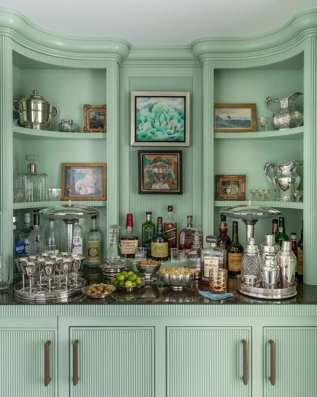 Cheers to Friday! This bar area is as lively and festive as an end-of-week happy hour. 

Interior Design: @bethwebb
Architect: @peterblockarch
Photography: @lisaromerein
Styling: @eleanor_roper_interiors_style
Cabinetry: @morgancreekcabinetco

#barar