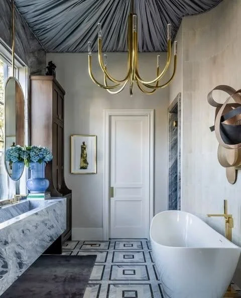 A primary bath that packs a punch! Morgan Creek designed custom cabinetry for this 2025 @atlantaholidayhome⁠ bath, featuring interior decorating by @37thburleigh and interior specifications by @valeriegarrettinteriors.

Builder: @livingstonfinehomes⁠