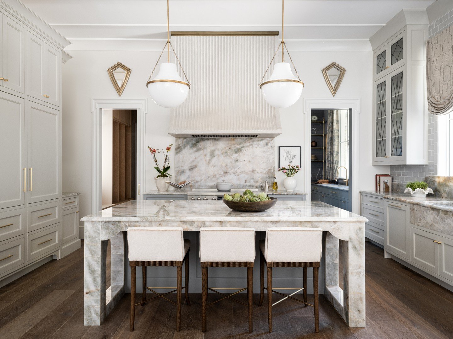 We are thrilled and honored to share that the @atlantaholidayhome kitchen&mdash;a collaboration between Morgan Creek Cabinetry and @valeriegarrettinteriors&mdash;has been recognized in the 2024/2025 @subzeroandwolf Kitchen Design Contest!

Thank you 