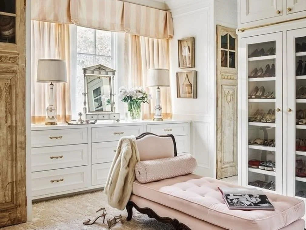 A little inspo for your seasonal closet refresh. ✨ An ideal mix between practical and pretty. 

Cabinetry: @morgancreekcabinetco ​​​​​​​​​​​​​​​​
Interior design: @cindykahninteriors​​​​​​​​
📸 @emilyfollowillphotographer​​​​​​​​
Styling: @eleanor_ro