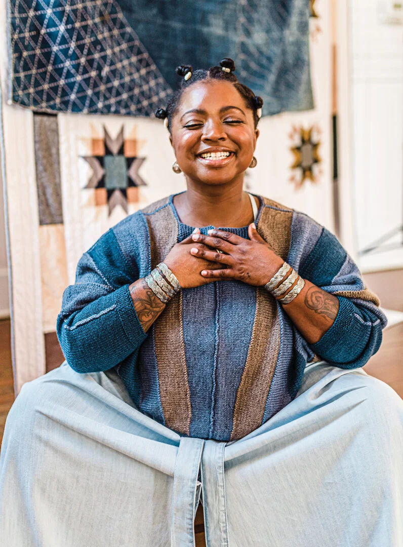 Coelina’s height is 152cm / 5’ 0” with a chest (fullest point) circumference of 109cm / 43”, and is shown wearing the cropped, colour blocked version.