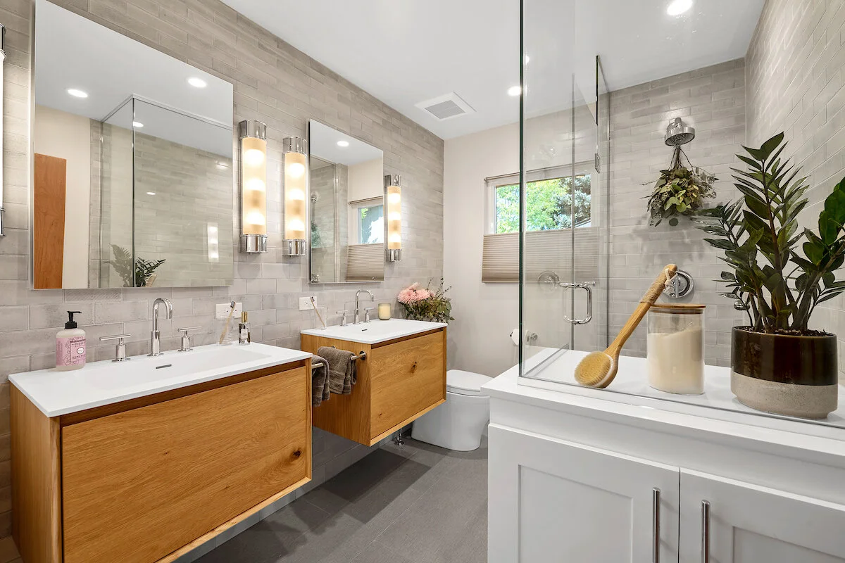 09Slider_Locust St.jpg