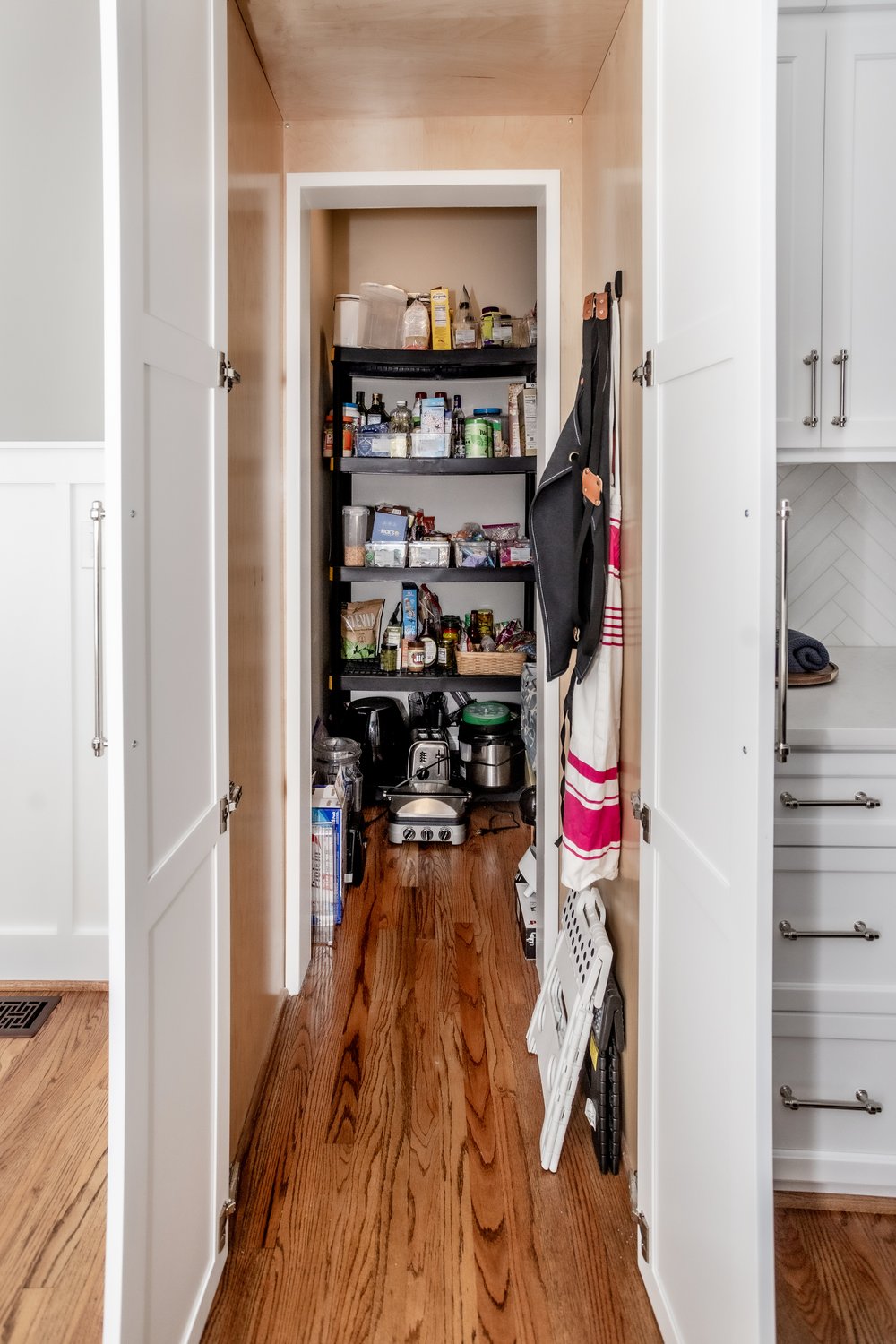 transitional-kitchen-hidden-pantry-26.jpg