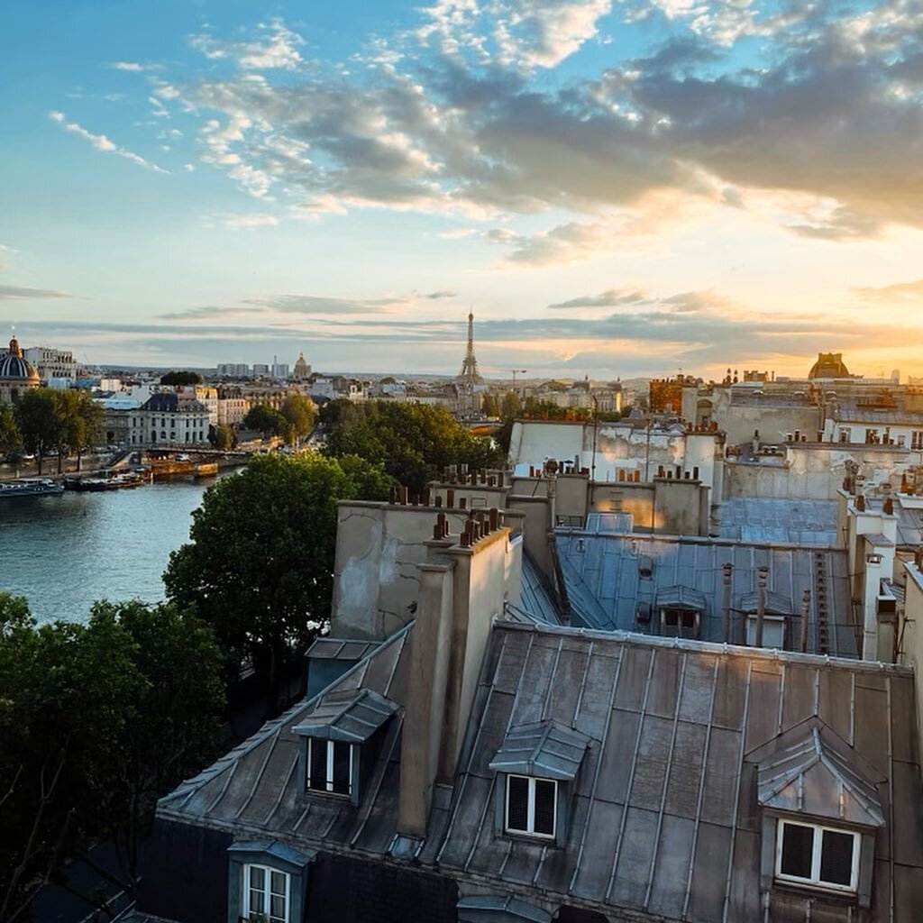 FLYME2&hellip; Paris ✨ there&rsquo;s just something about the city of love. We arrived in Paris in June to celebrate our 5 year wedding anniversary and I was reminded again why I love this city so much. Endless opportunities for great food, great vie