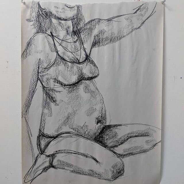 🤰🏻✍️
#drawing #figure #figuredrawing #selfportrait #charcoal #pregnant #belly #artist #art #charcoaldrawing #2020 #newyear #newme #artistofinstagram #artofinstagram #newwork #selflove #female #body