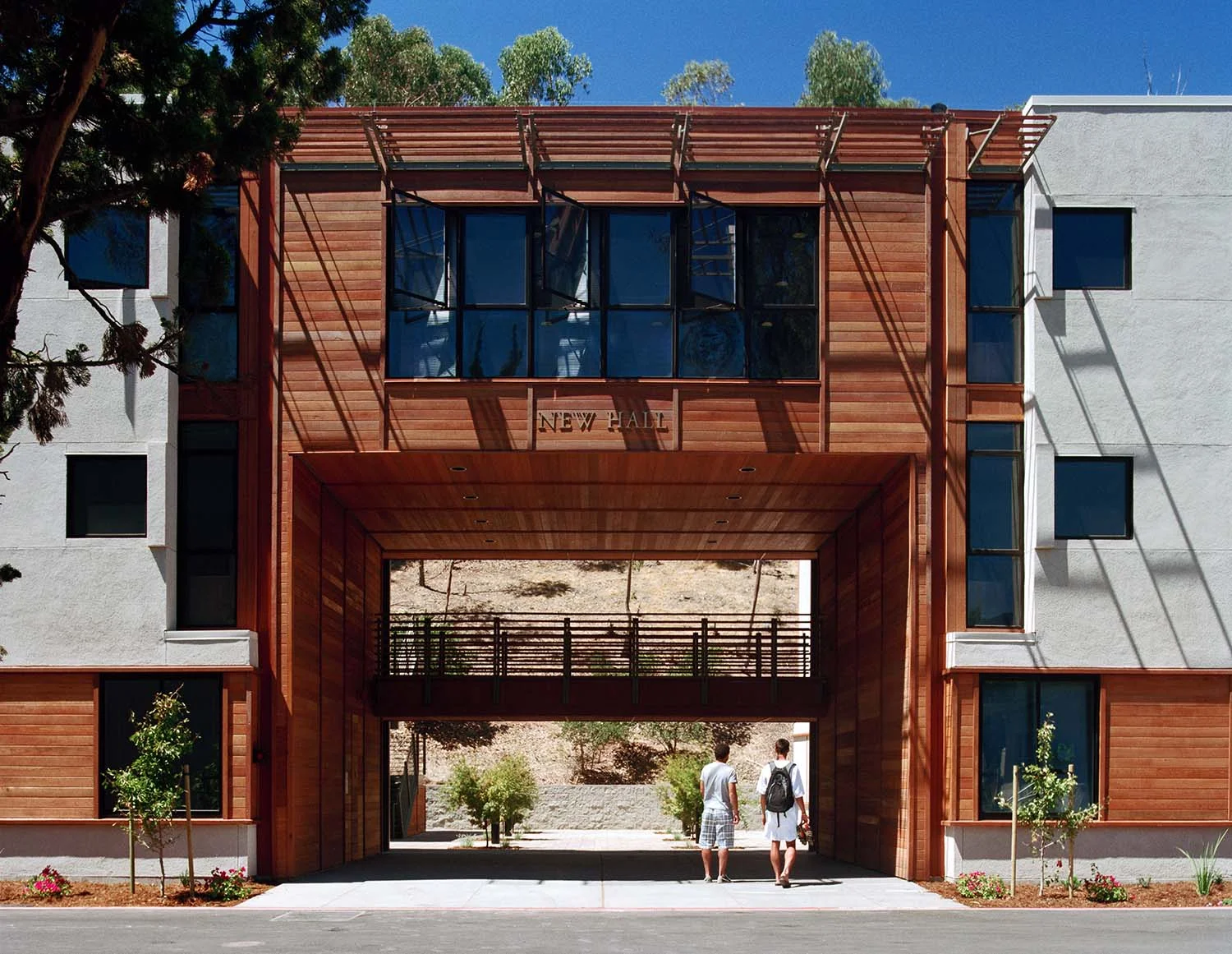 RESIDENCE HALL, NOTRE DAME DE NAMUR UNIVERSITY, BELMONT, CALIFORNIA 2004 ARCHITECT: GENSLER
