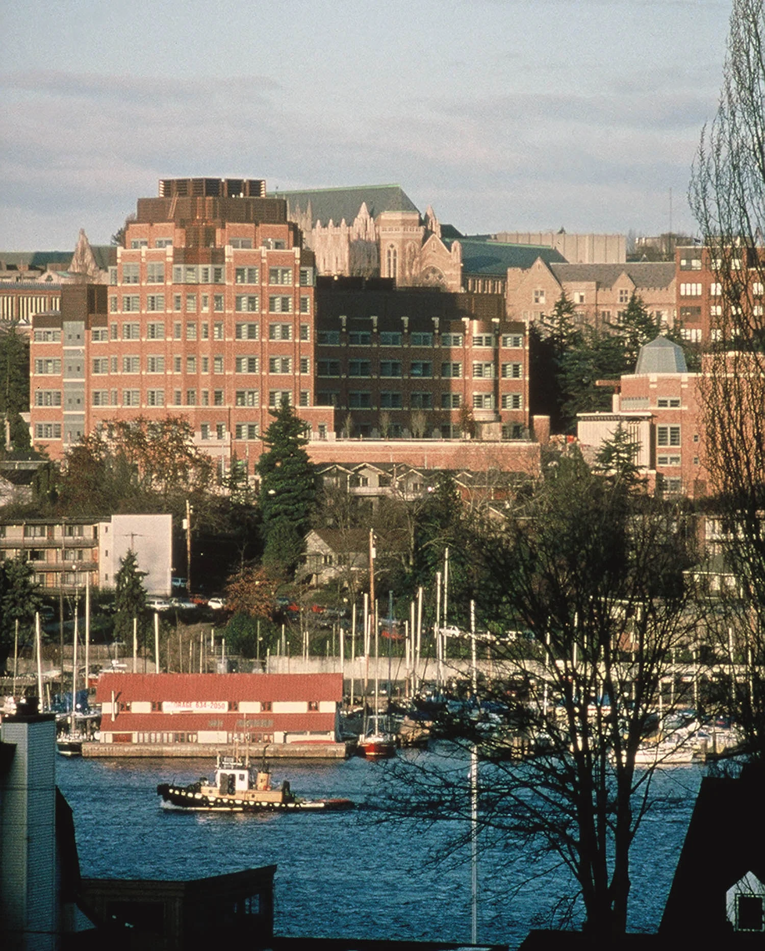 PHYSICS AND ASTRONOMY BUILDING, UNIVERSITY OF WASHINGTON, SEATTLE 1993 ARCHITECT: CESAR PELLI & ASSOCIATES