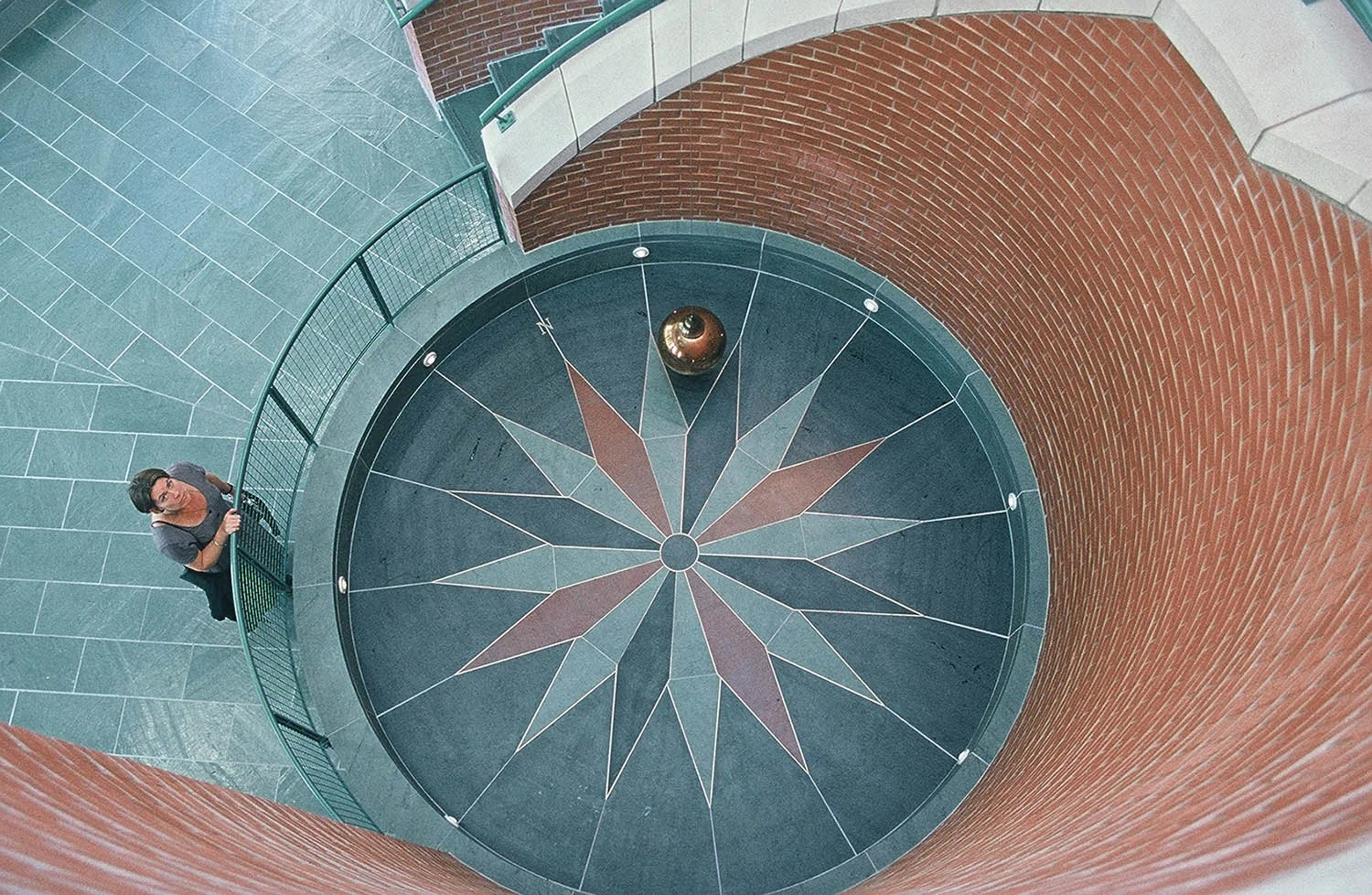 PHYSICS AND ASTRONOMY BUILDING, UNIVERSITY OF WASHINGTON, SEATTLE 1993 ARCHITECT: CESAR PELLI & ASSOCIATES