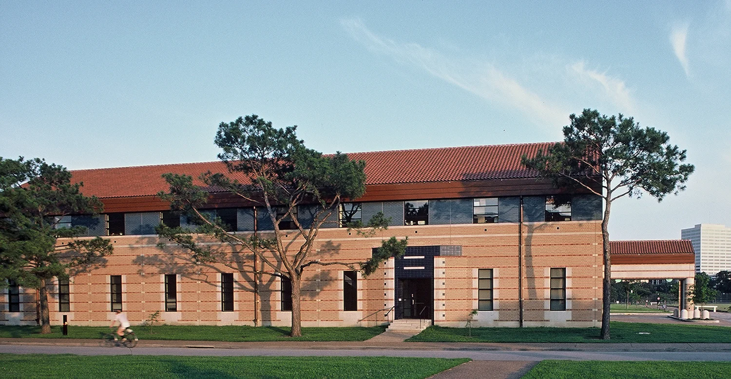 RICE UNIVERSITY LEY STUDENT CENTER 1986 ARCHITECT: CESAR PELLI & ASSOCIATES