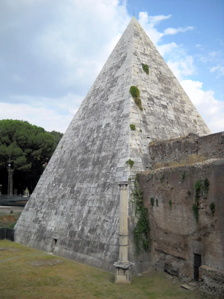 Roma_Testaccio_Piramide_Cestia.jpg