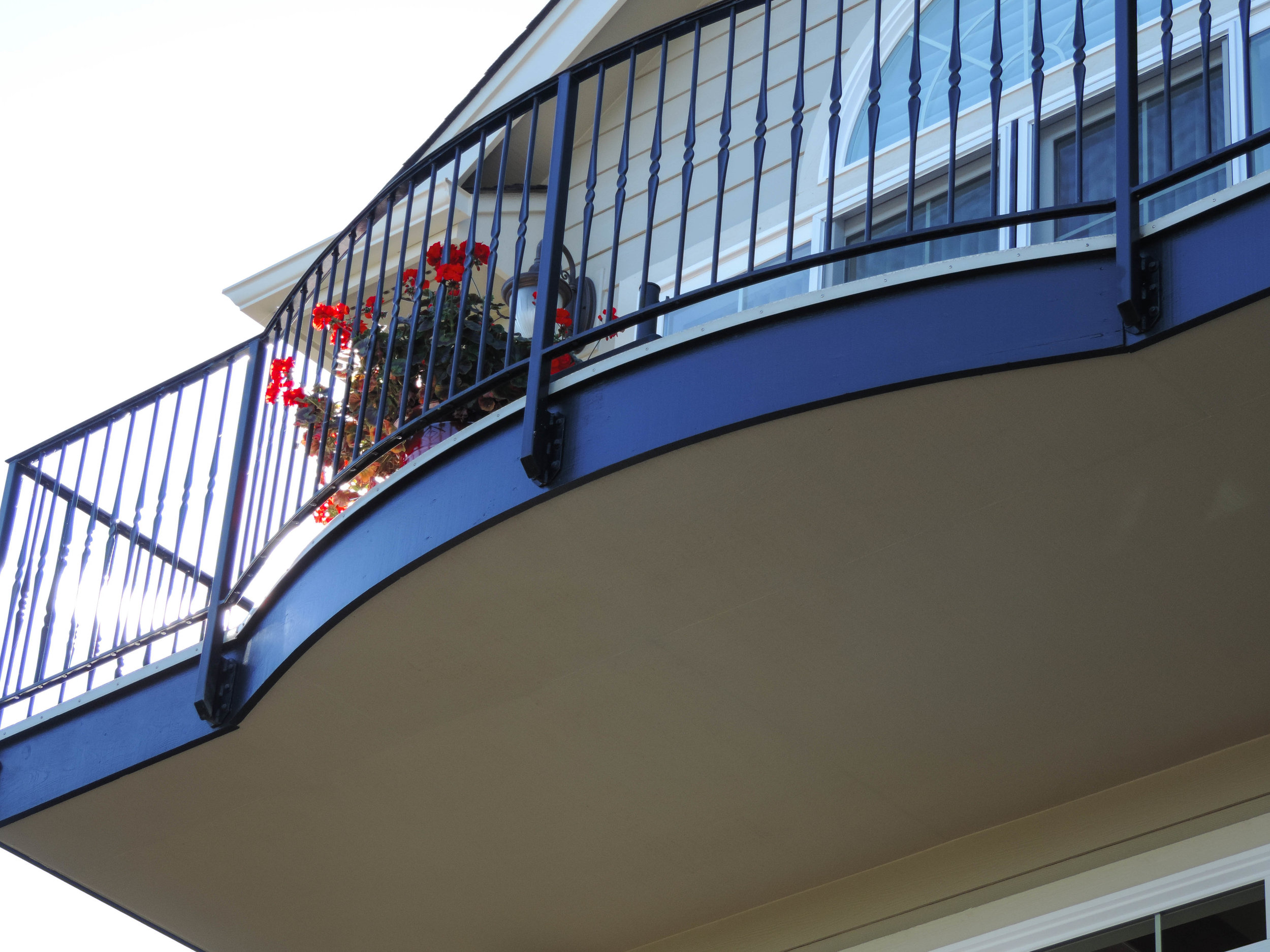 Absolutely flawless trim and outside painting job. Proud painters and satisfied customers all around the Kitsap area.