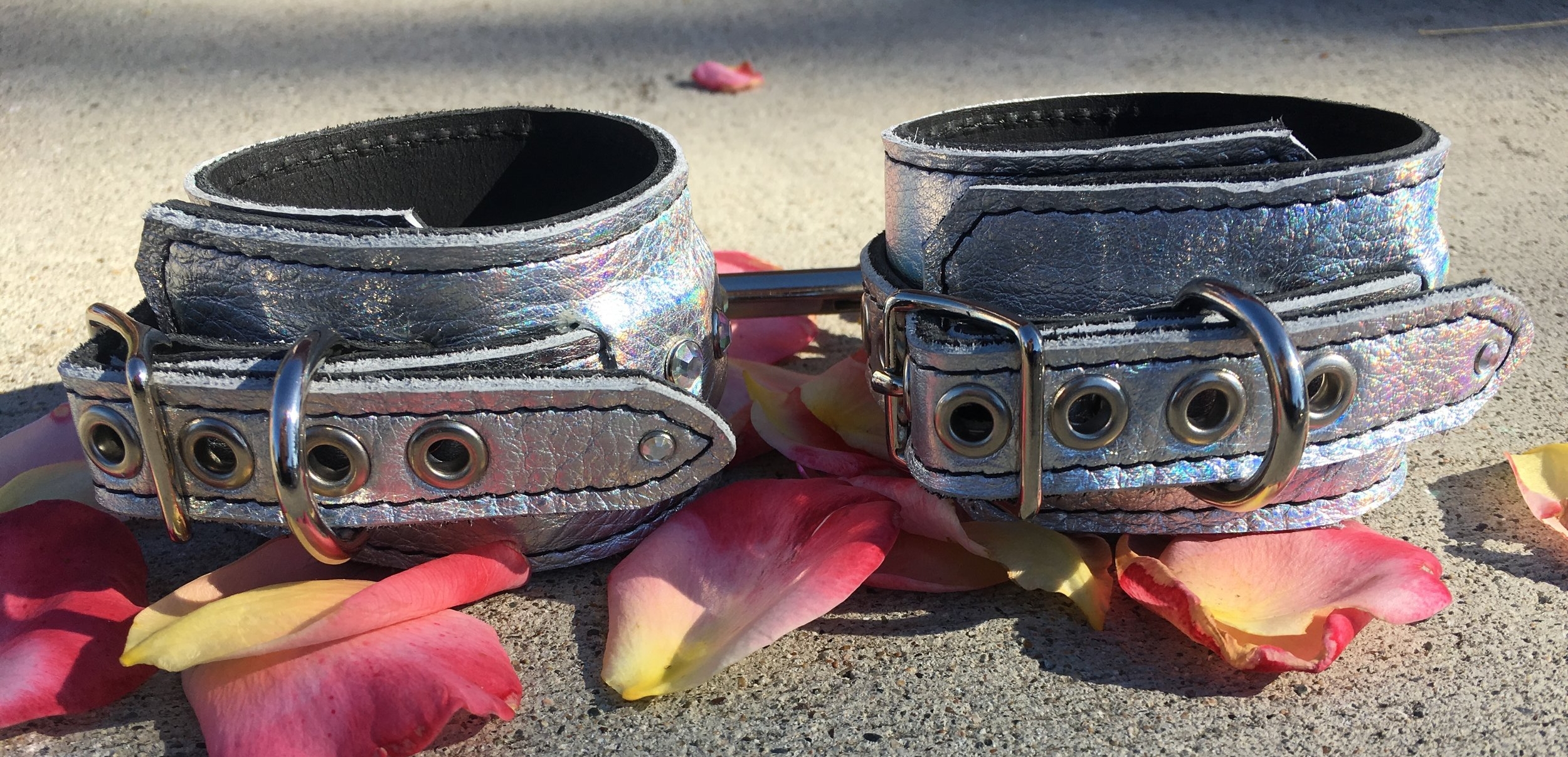 CLASSIC RICH LOVE CUFFS