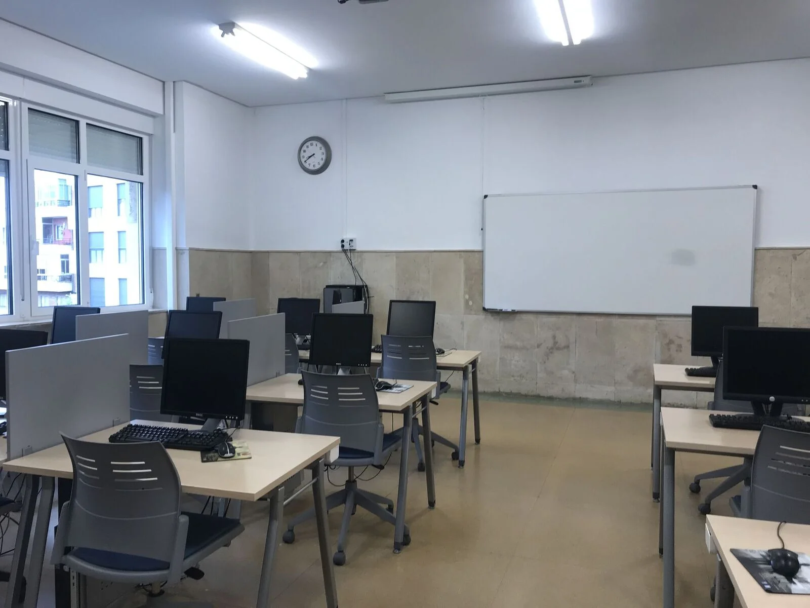 Centro de Idiomas computer lab