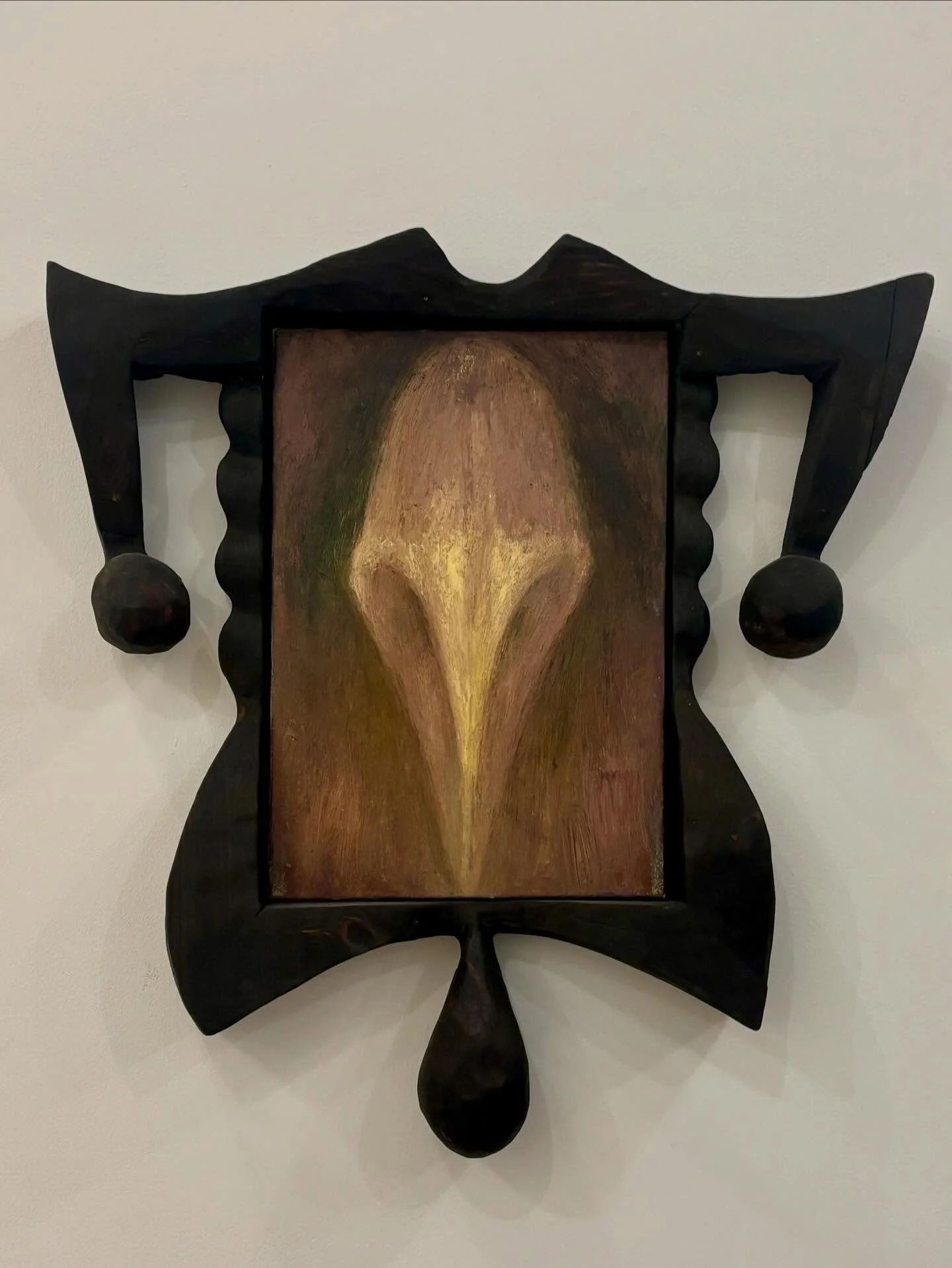 🌑 Are you attracted to things that break the rules or do they make you uncomfortable?

What immediately stands out here are the frames. They are unusual, they don&rsquo;t stay in the background and they don&rsquo;t behave like frames are supposed to