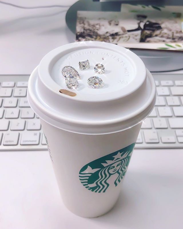 When it&rsquo;s 30 degrees out 🥶 but all you want is some iced coffee🤣 🤷🏻&zwj;♂️ ✨💎✨💎✨
&bull;
&bull;
&bull;
#Monday #Ice #Diamonds #Beauty #Design #Style #Instarings #GIA #Diamondring #Bridal #She_saidyes #Thecaratclub #Theknotrings #Gemhuntrin
