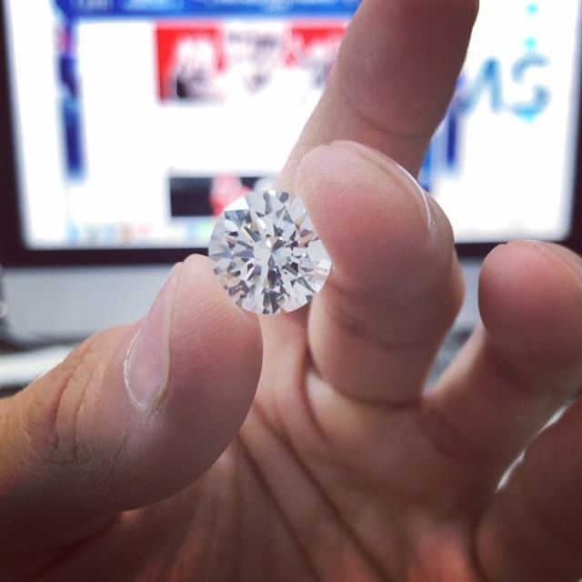 Tomorrow&rsquo;s forecast: ❄️ 🌬💎✨☃️ (7.5 carat round FYI 💰 💰)
&bull;
&bull;
&bull;
#Polarvortex #Ice #Megarock #Diamonds #Beauty #Design #Style #Instarings #GIA #Diamondring #Bridal #She_saidyes #Thecaratclub #Theknotrings #Gemhuntrings #Vibesjew