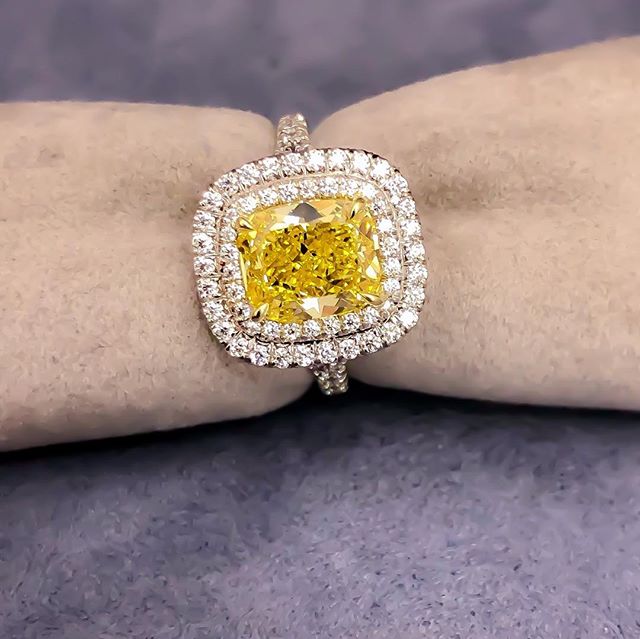 Bringing some serious sunshine and sparkle ✨🌞 to this snowy NYC day!  Featuring a 2.33 carat Fancy Intense Yellow vvs1 center stone. (Swipe 👉🏻 for details) Congrats to the newly engaged coupe!!🍾💍 &bull;
&bull;
&bull;
#Shesaidyes #Love #Proposal 