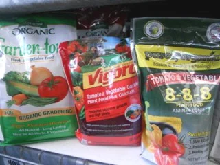 Tomato-fertilizer-organic-granular by Midwest Gardening.jpg