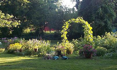 Garden-Arch-by-Matt-DeTurck.gif