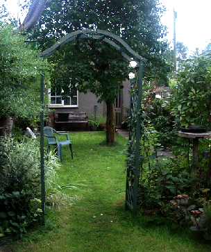 Entry-Arch-by-Howard-Dickens.gif