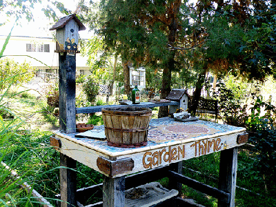Potting-Bench-by-Laurie-Avacado.gif