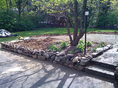 Island-Garden-to-separate-entry-patio-and-drive.gif