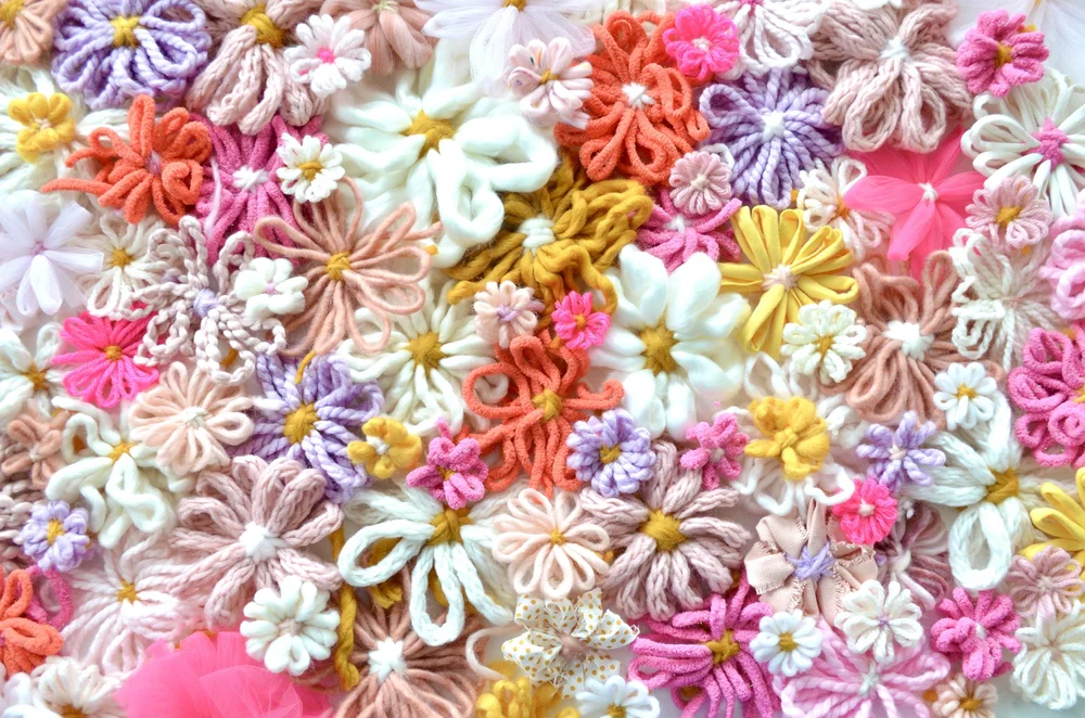 Yarn Flowers with a Flower or Round Loom — Apricot Polkadot