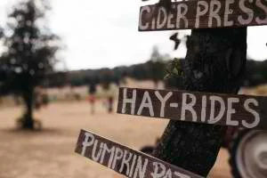 Hay-Rides-Sign-300x200.jpg