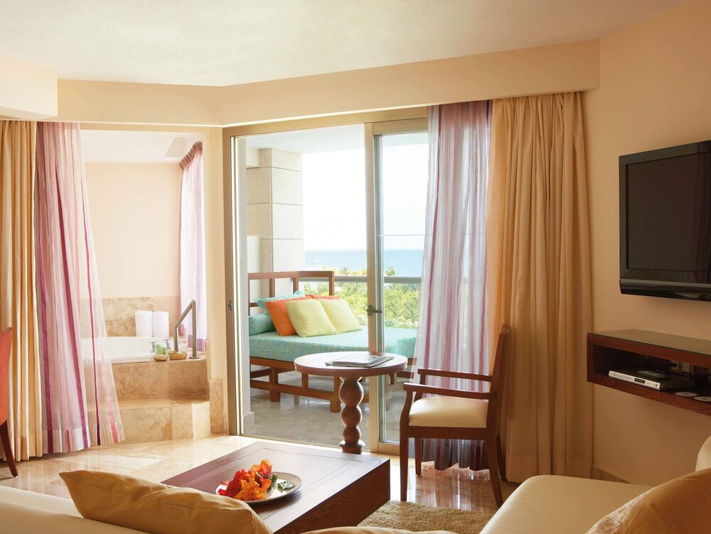 luxury-junior-suite-ocean-view-cancun.jpg