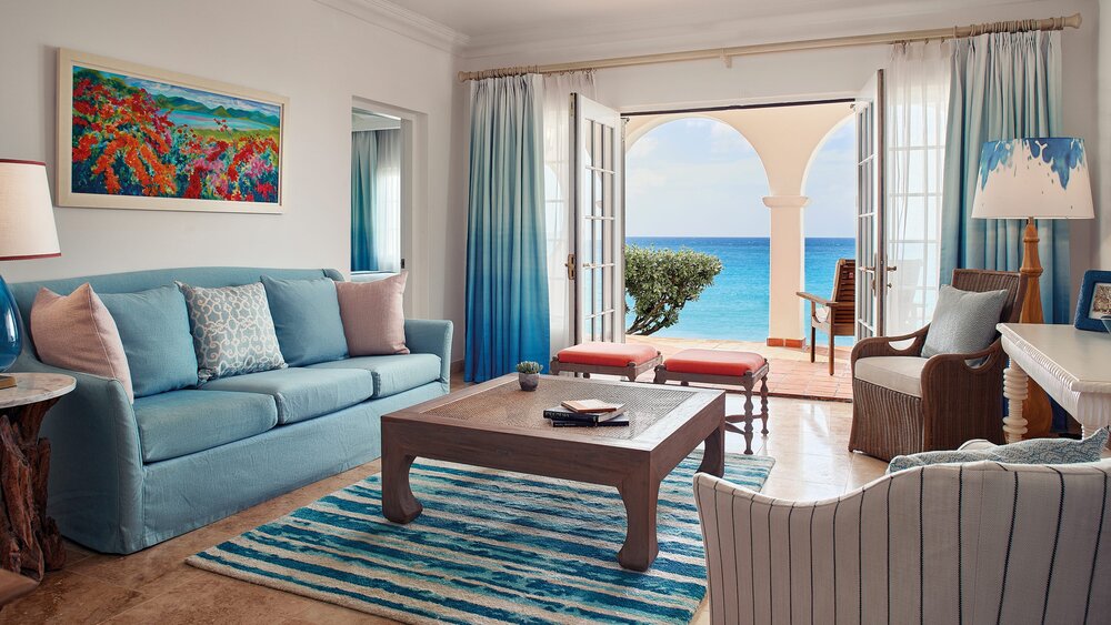 las-acc-suite-one-bedroom-beachfront-living-room01_3600x2025.jpeg