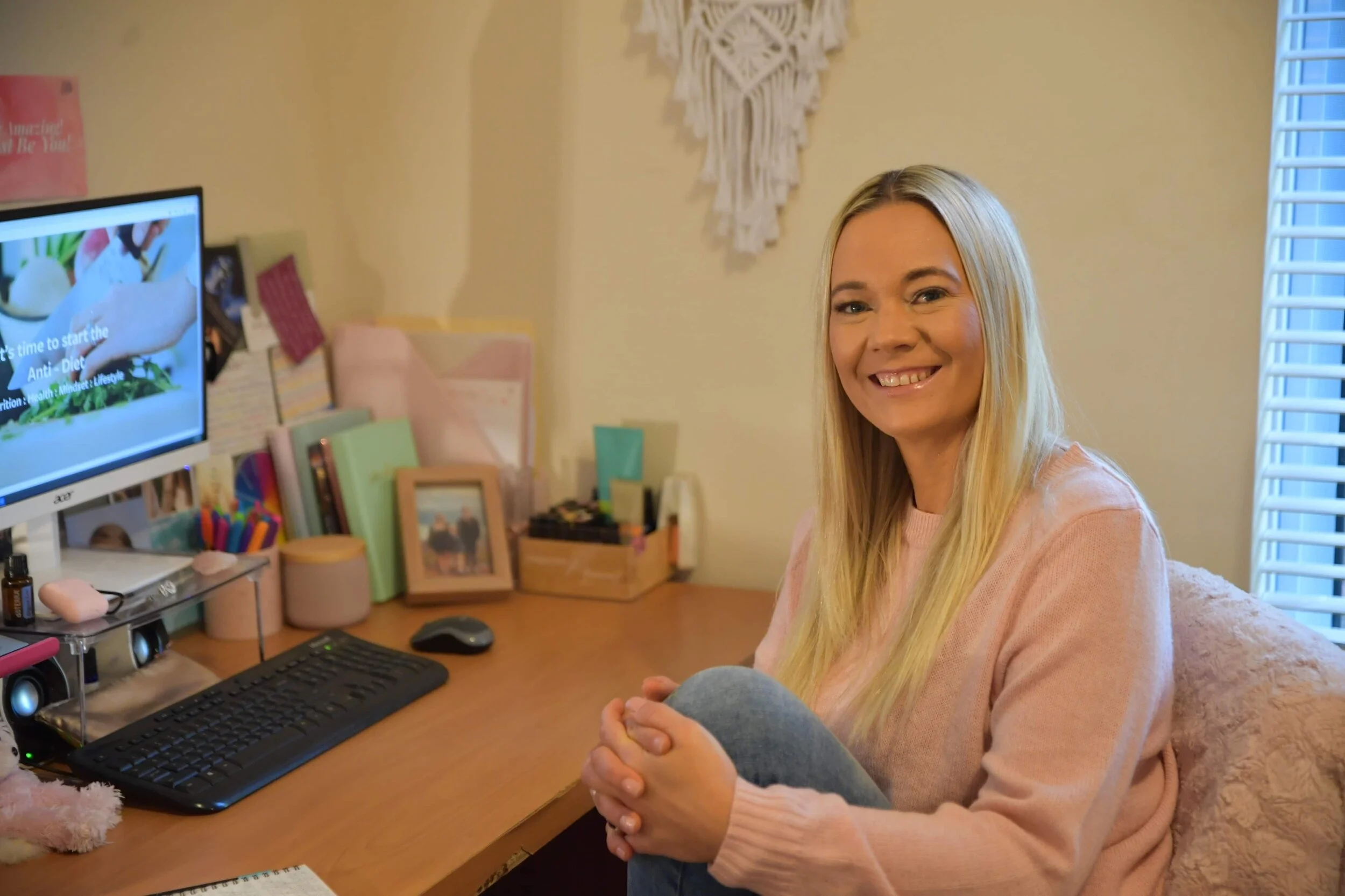 Melissa wilkes photo shoot office .JPG