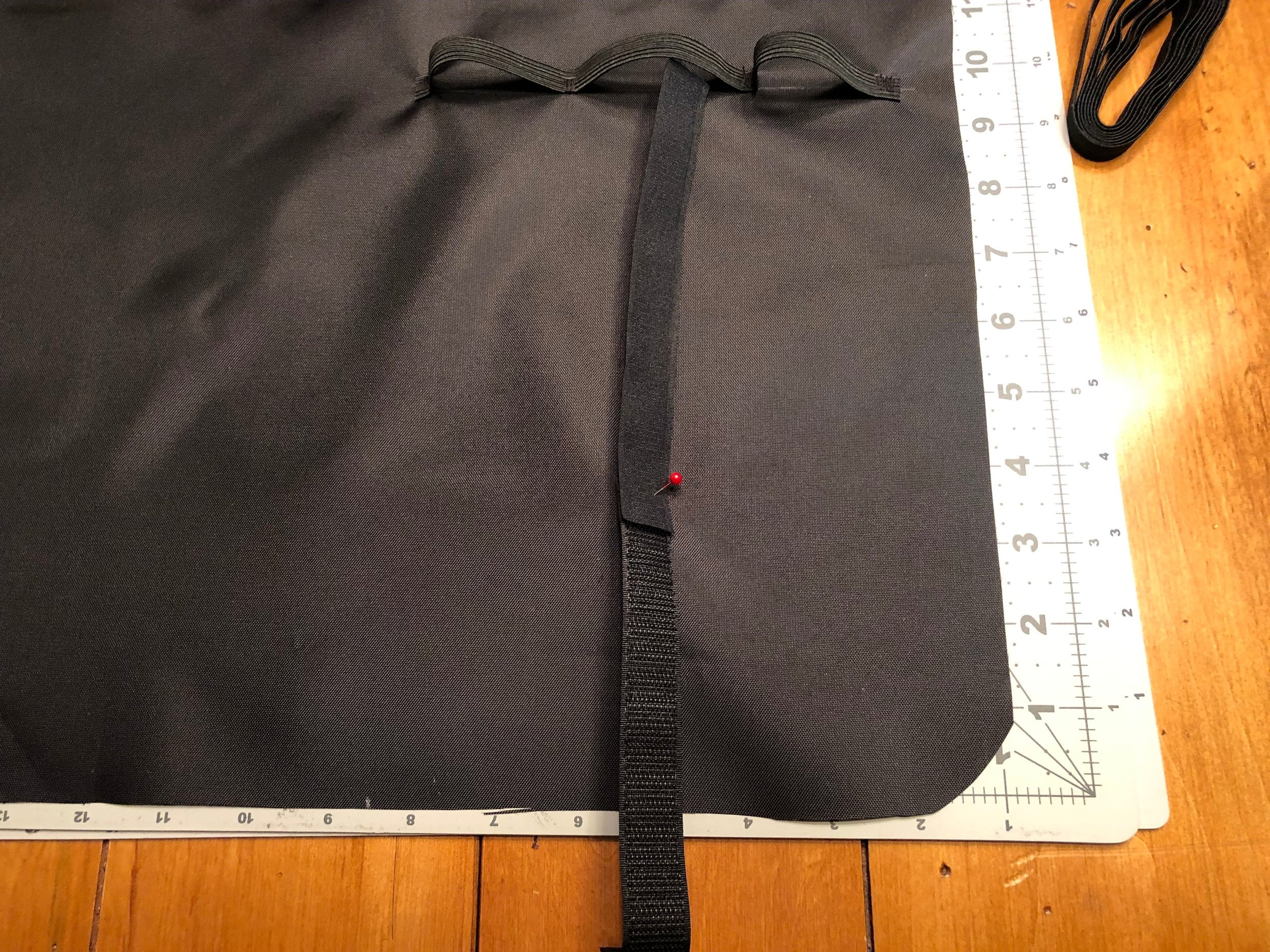  Place velcro with loop end down and hook end up, overlapping at the middle. 