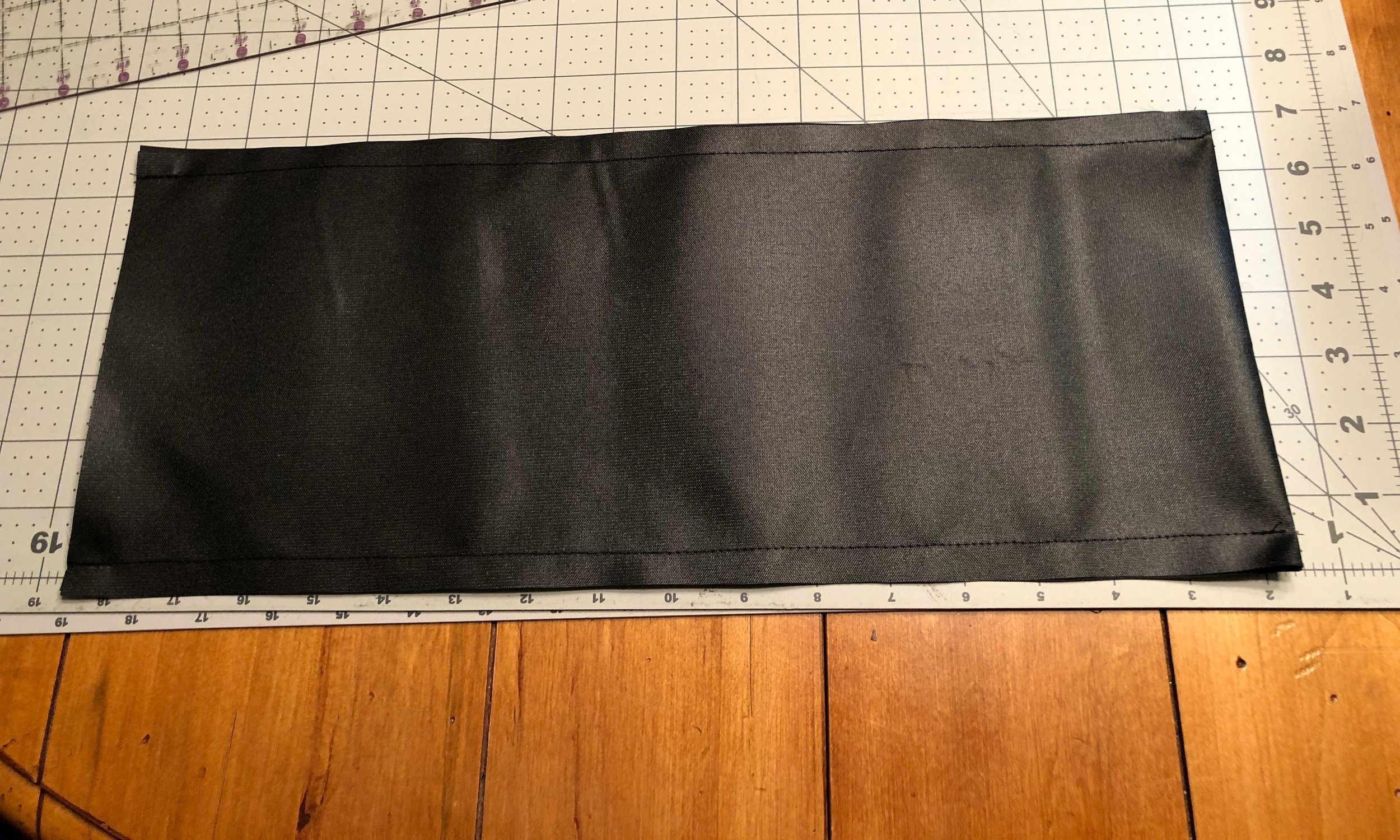  Fold divider lining piece right sides together and stitch along both long ends. 