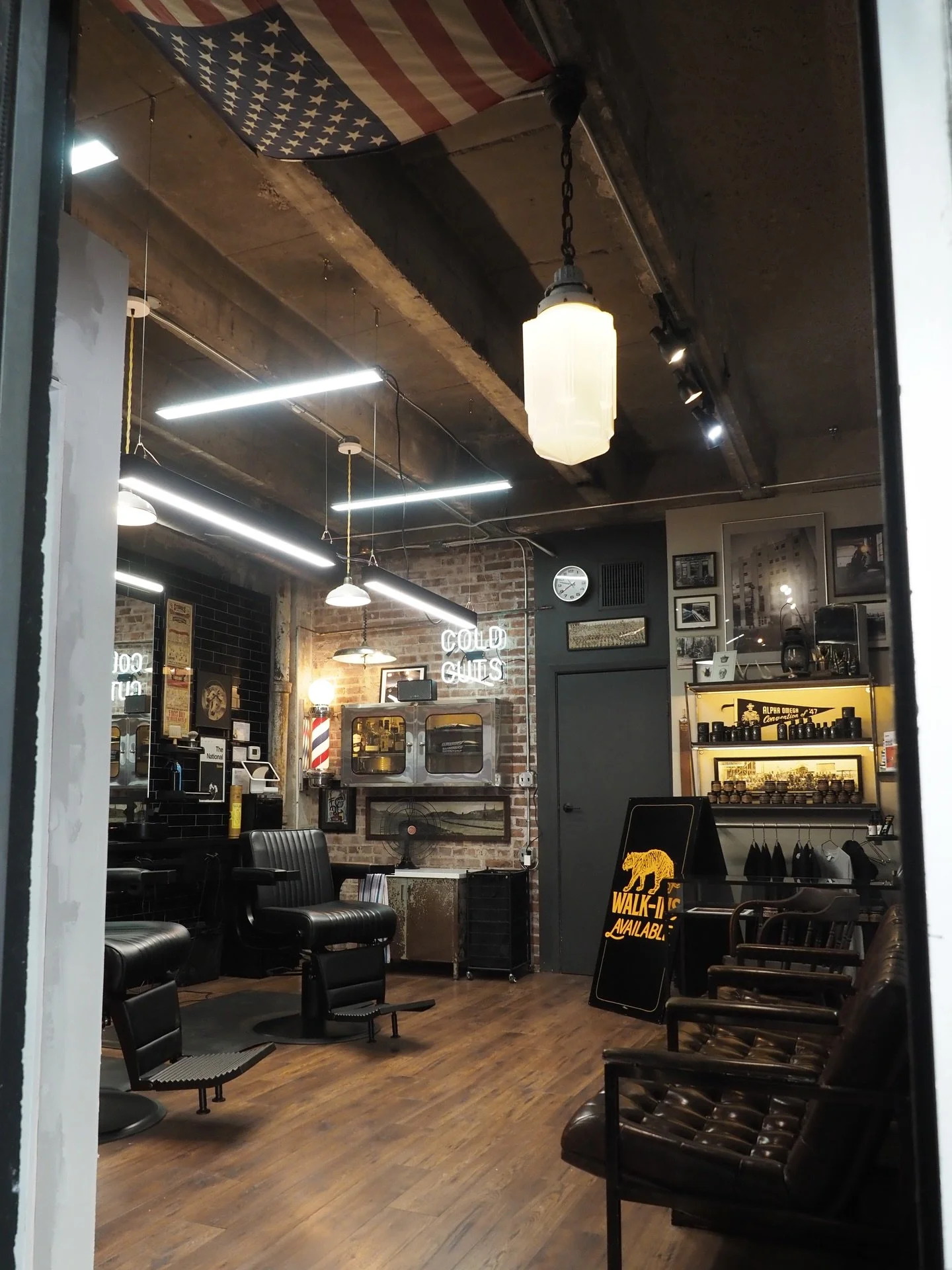 :Current Hours:

TUESDAY 3-6pm
WEDS - FRI 10-7pm
SAT 11-3pm
*
*
*
www.bonraybarbershop.com
*
*
*
*
*
*
*
#bonraybarbershop #classichaircuts #americanmade #thebarberpost #barbershopconnect #traditionalbarbers #traditionalbarbershop #classicbarber #the