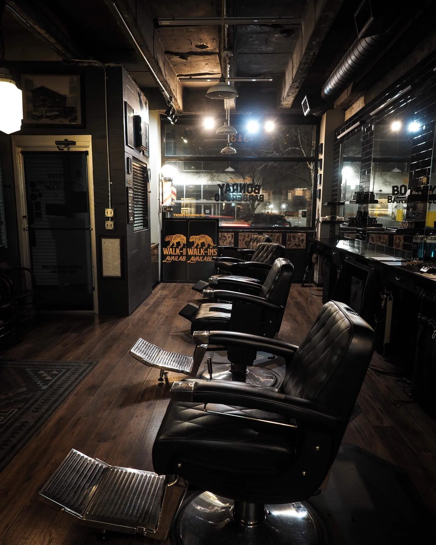 Merry Christmas from me to you. 💈
*
*
*
*
*
*
*
#bonraybarbershop #classichaircuts #americanmade #thebarberpost #barbershopconnect #traditionalbarbers #traditionalbarbershop #classicbarber #thefinestbarbers #barbersinctv #nastybarbers #top10barbers 