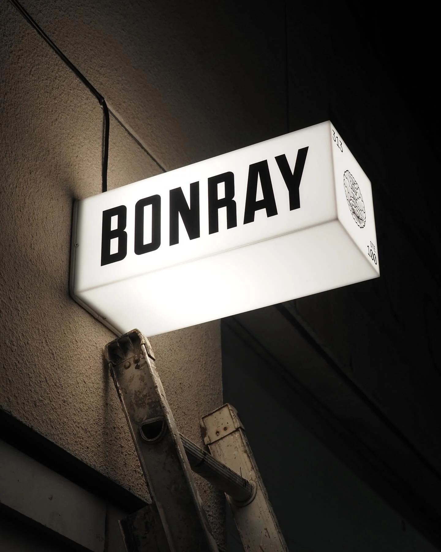 2025 SIGN @ 313

We are a one stop shop with multiple offerings.
Barbering Service Wednesday - Saturday 
Acupuncture Treatment &amp; Therapy in our private studio Sunday- Wednesday.

Book barber service at @bonraybarbershop 

Schedule acupuncture tre