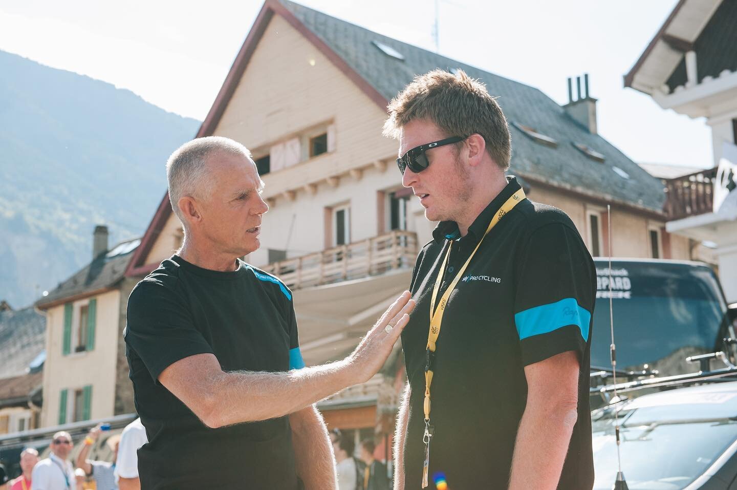 Haven&rsquo;t looked at this one since the day. 2013 Tour De France Stage 19. Shane Sutton with Rod Ellingworth before the stage start in Le Bourg-d&rsquo;Oisans.