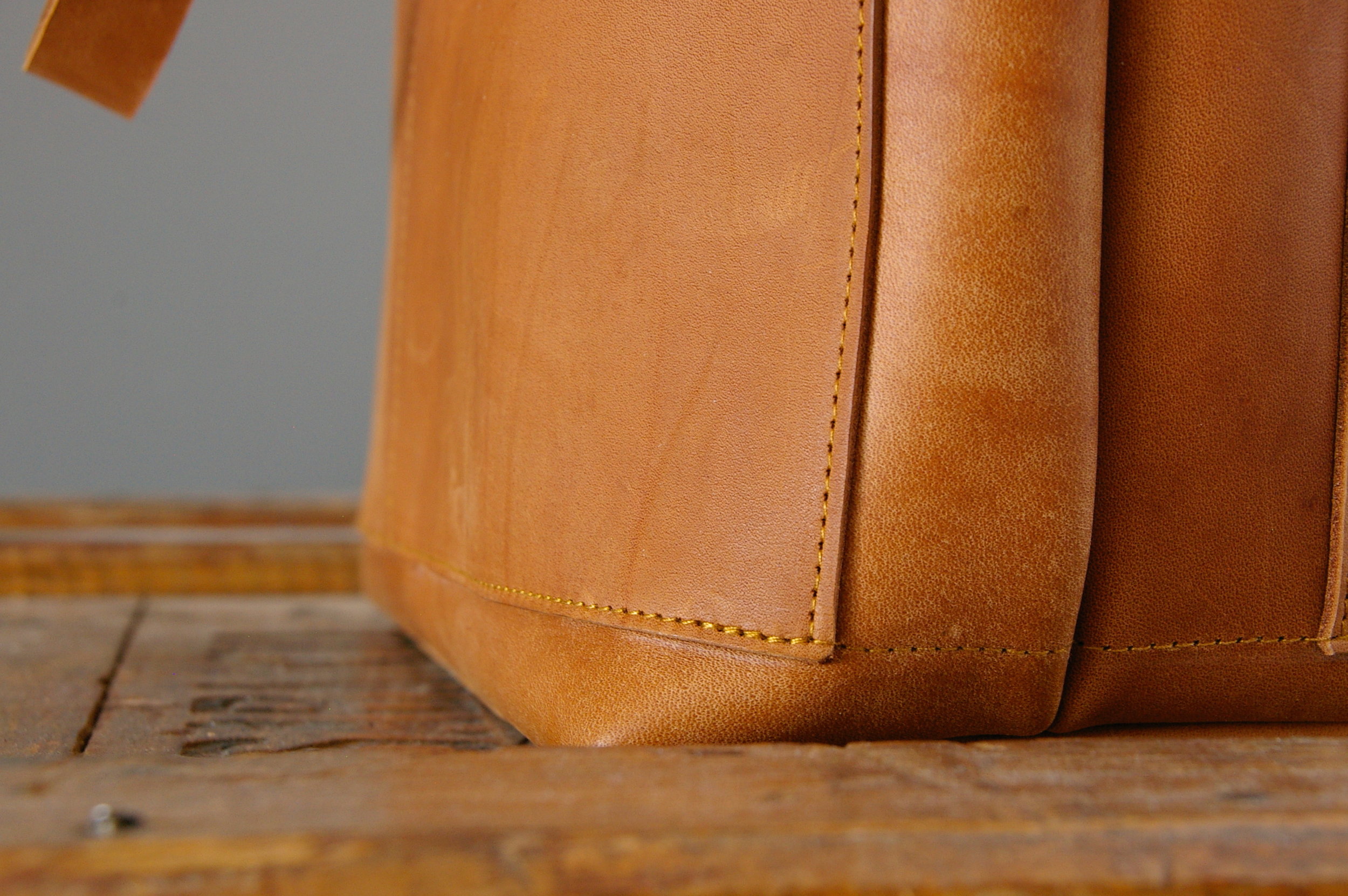 Camel leather tote. The tote bag of the Cap Sa Sal bag collection. — Vermut  Atelier