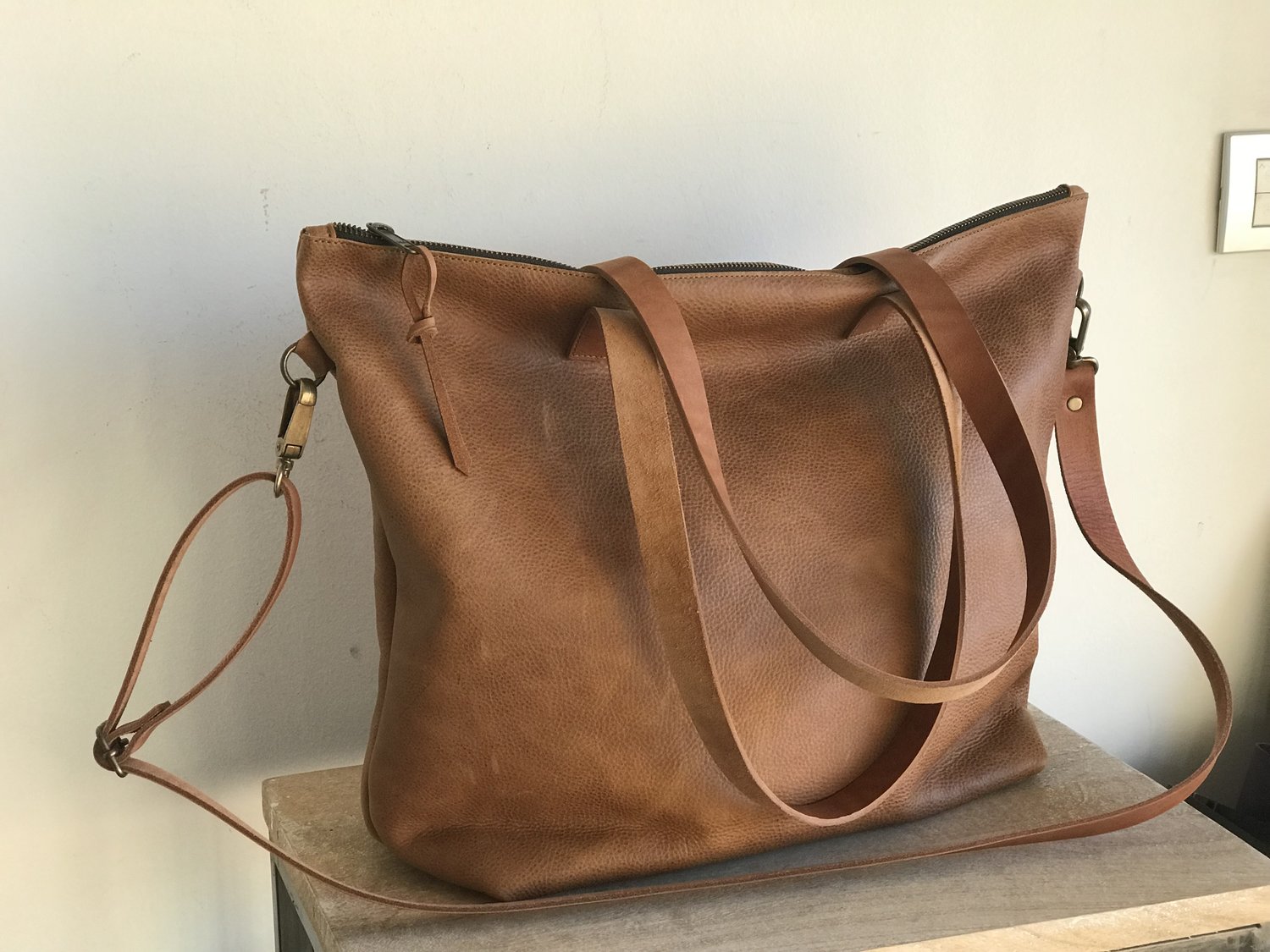 Light brown leather bag with zipper and inside lining — Vermut Atelier