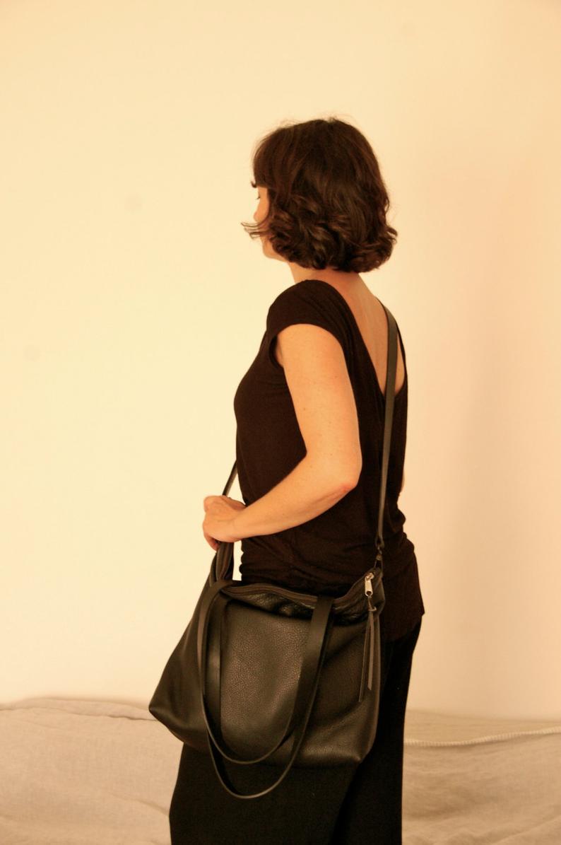 Small Crossbody bag in Black Leather with outside pocket and Zipper.  Handmade. — Vermut Atelier