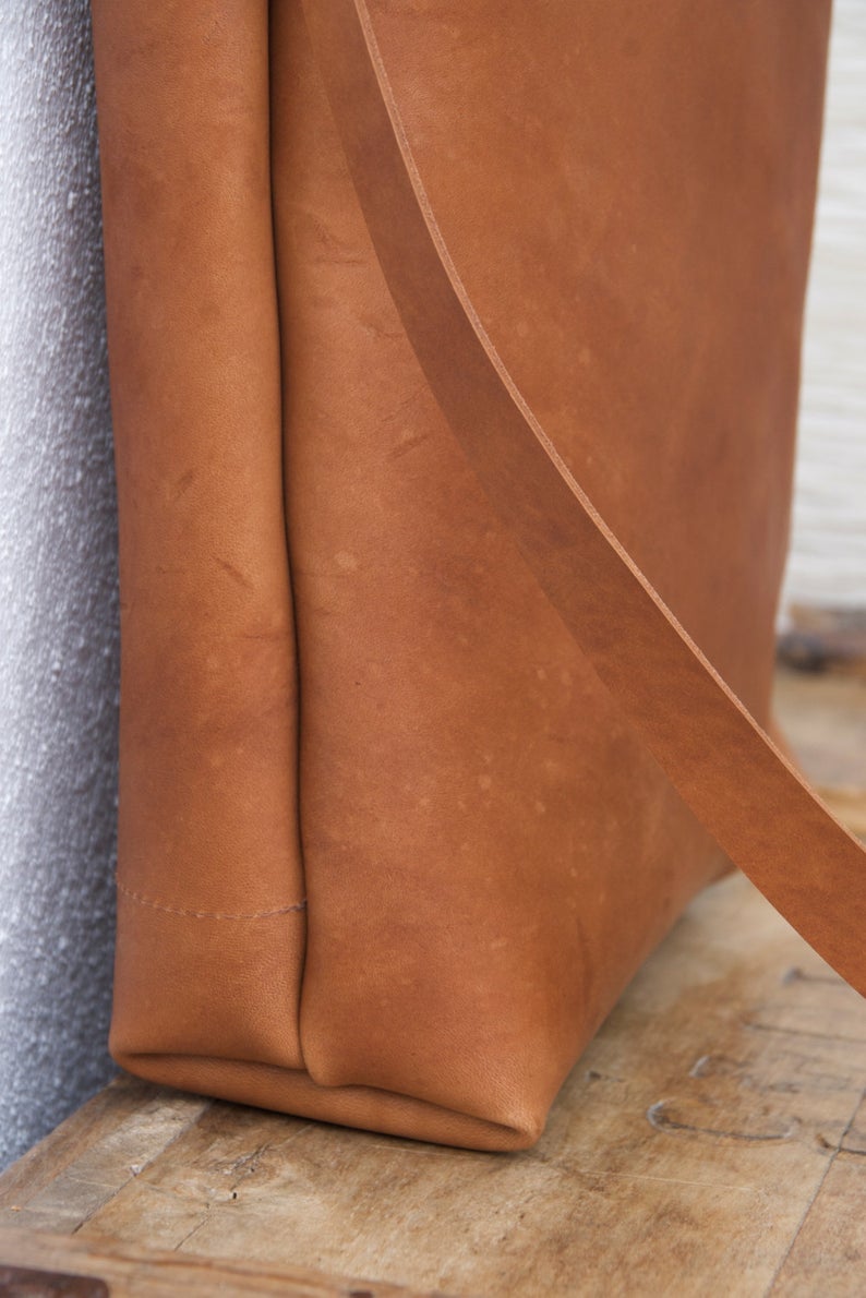 Camel Leather tote bag. Camel basic Cap Sa Sal Bag with rivets