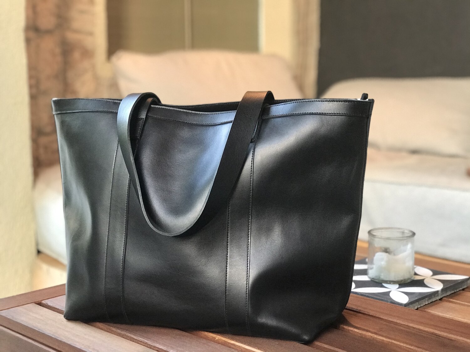 Small Crossbody bag in Black Leather with outside pocket and Zipper.  Handmade. — Vermut Atelier