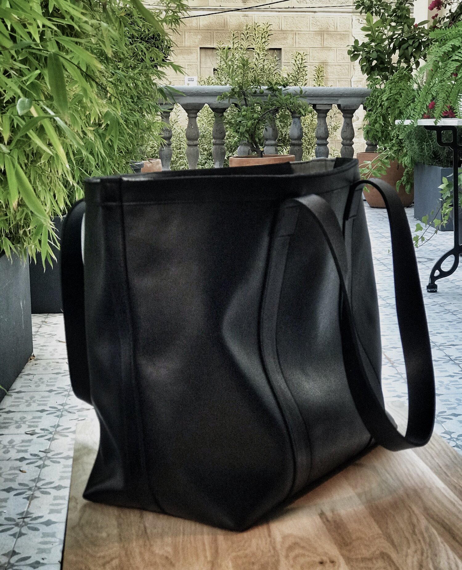 Medium Black Leather bag with zip and brown sewed leather straps — Vermut  Atelier