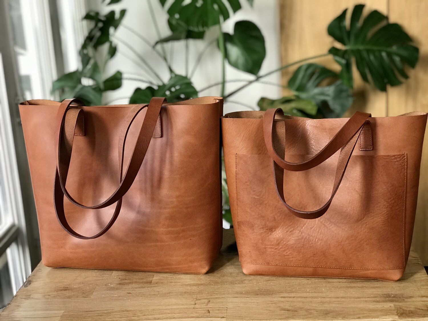 MEDIUM Camel Leather tote bag with large outside pocket. Cap Sa Sal Bag  with Pocket. Handmade. — Vermut Atelier