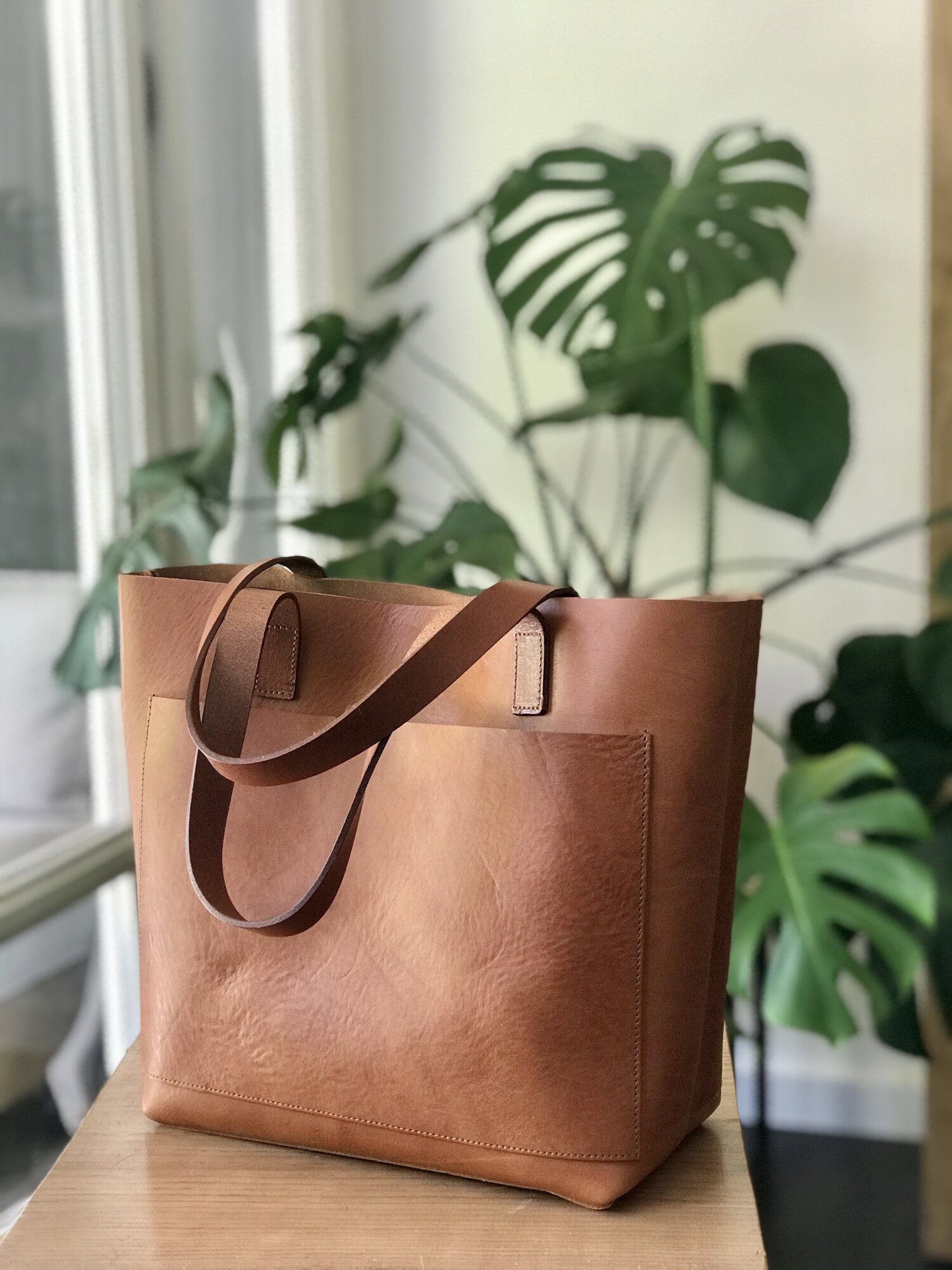 MEDIUM Camel Leather tote bag with large outside pocket. Cap Sa Sal Bag  with Pocket. Handmade. — Vermut Atelier