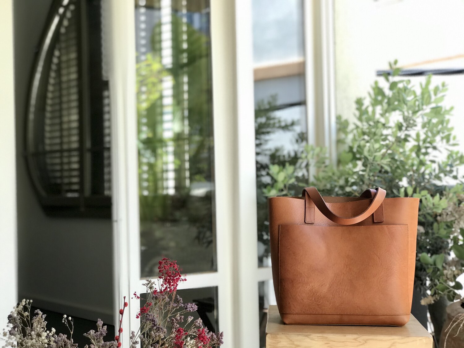 MEDIUM Camel Leather tote bag with large outside pocket. Cap Sa Sal Bag with  Pocket. Handmade. — Vermut Atelier