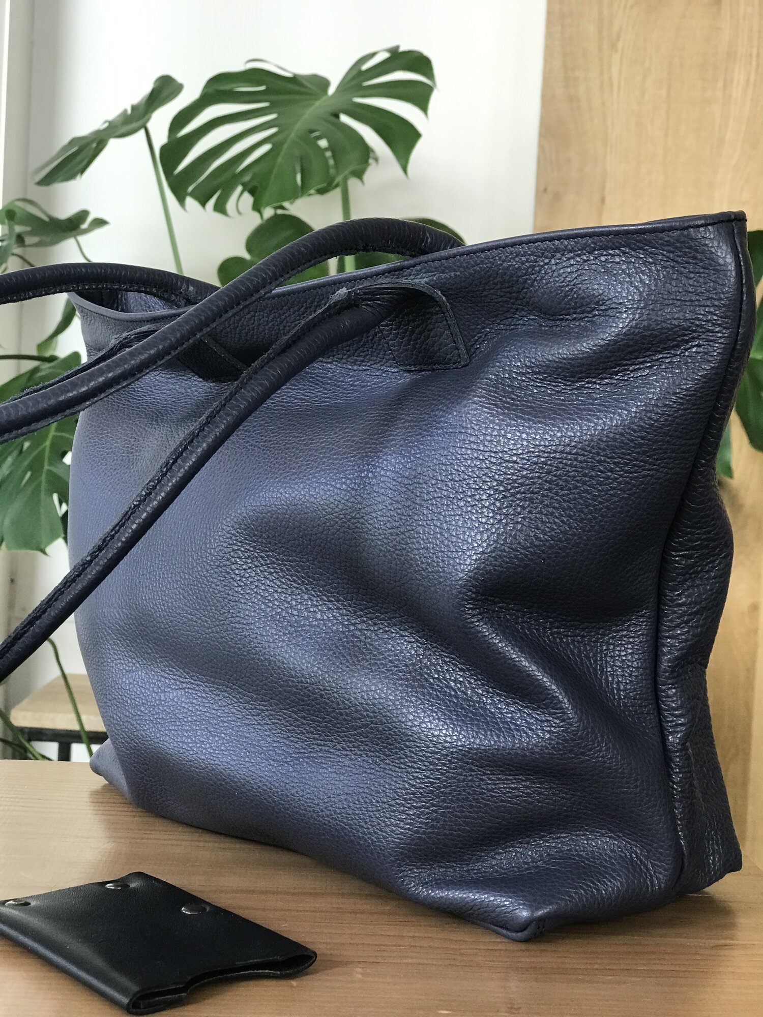 Leather handbag with zipper and many inside pockets. TAMARIU collection  bags. BLACK leather bag. — Vermut Atelier